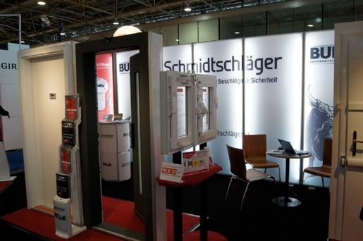 Leuchtdisplays, Leuchtrahmen, leuchtende Messewände mit Textil