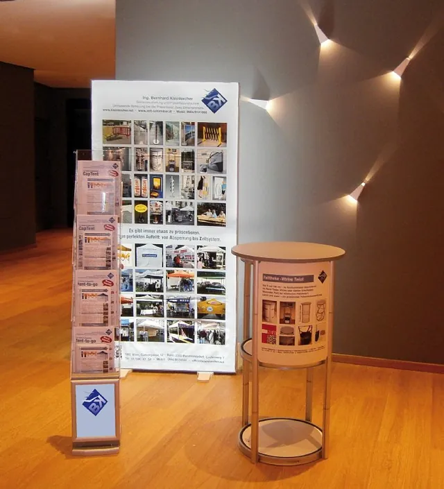 LED-Display White Frame als kleiner Messestand