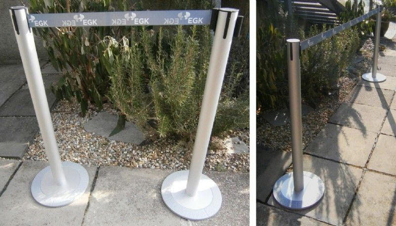 Personenleitsystem Gurtpfosten mit bedrucktem Gurtband