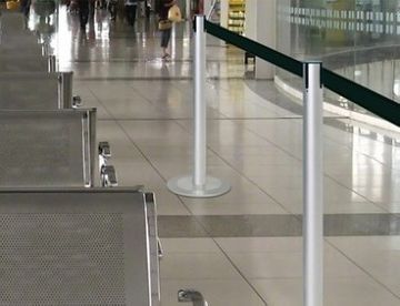 Absperrungen und Personenleitsysteme