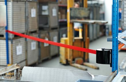 Absperrung & Personenleitsysteme Wand zu Wand Gurtkassetten